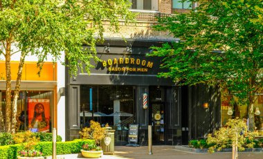 ALPHARETTA, GEORGIA - 5 Eylül 2024: Avalon 500 bin metrekare perakende, bar, restoran ve hizmet içeren karma kullanımlı bir geliştirmedir.