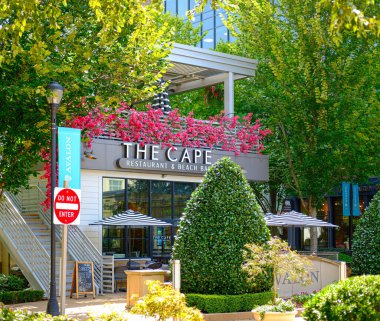 ALPHARETTA, GEORGIA - 5 Eylül 2024: Avalon 500 bin metrekare perakende, bar, restoran ve hizmet içeren karma kullanımlı bir geliştirmedir.