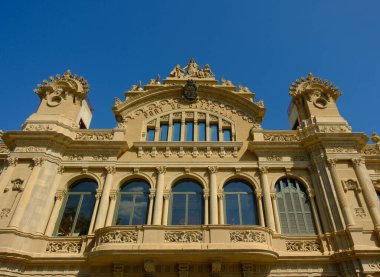 BARCELONA, İspanya - 3 Ekim 2024 Barcelona İspanya 'nın Katalonya eyaletinin başkentidir. Barcelona, eşsiz mimarisi, kiliseleri ve parklarıyla önemli bir turizm beldesi ve 1992 Olimpiyatları 'na ev sahipliği yaptı.