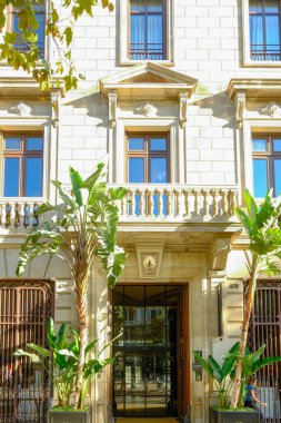 BARCELONA, İspanya - 3 Ekim 2024 Barcelona İspanya 'nın Katalonya eyaletinin başkentidir. Barcelona, eşsiz mimarisi, kiliseleri ve parklarıyla önemli bir turizm beldesi ve 1992 Olimpiyatları 'na ev sahipliği yaptı.