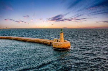 Seawall ve Beacon, Vallatta Malta limanının girişinde.