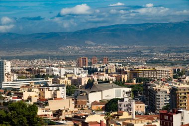 İtalya 'da Cagliari Sardinya' daki Apartman Binaları