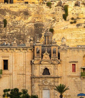 Old Valletta Malta 'da Renkli Kapılar ve Pencereler