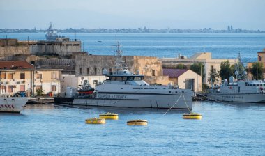 Guardia Finanza Gemisi Messina İtalya 'da