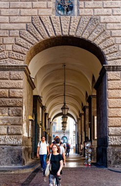 Napoli İtalya 'sında Kemerler ve Lambalar