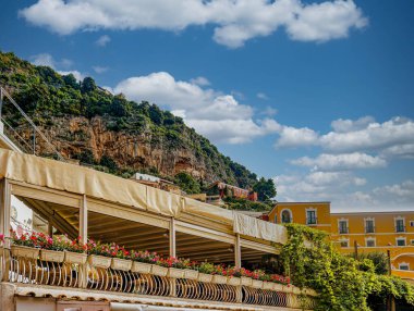 Positano 'da Balkonda Çiçekler