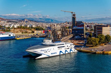ATENS, GREECE - 18 Ekim 2024: Atina 'da Deniz Jetleri Feribotu