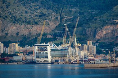 PALERMO, İtalya - 24 Ekim 2024: Palermo İtalya 'daki Kuru İskelede Karayip Prensesi