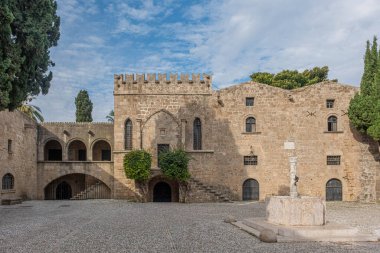 RHODES, GREECE - 20 Ekim 2024: Rodos 'taki Taş Kale