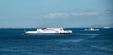 MESSINA, İtalya - 12 Ekim 2024: Messina İtalya 'da Iginia Feribotu
