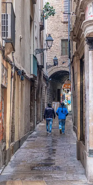 BARCELONA, İSPAN - 26 Ekim 2024: Barselona İspanya Sokak 'ındaki yayalar