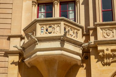 VALLETTA, MALTA - 11 Ekim 2024: Mdina Malta 'nın Eski Kasabası Balkonunda Gargoyles