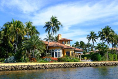 Fort Lauderdale, Florida 'daki Kanal' da 27 Ocak 2025 tarihli FLORIDA Kalesi