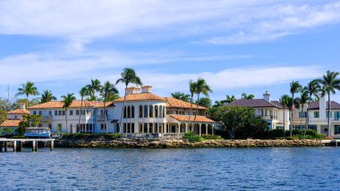 Fort Lauderdale, Florida 'daki Kanal' da 27 Ocak 2025 tarihli FLORIDA Kalesi