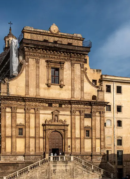 PALERMO, İtalya - 24 Ekim 2024: Palermo İtalya 'daki Eski Kilise