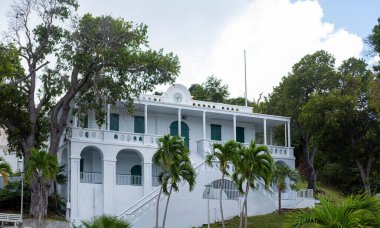 St. THOMAS, USVI - 1 Şubat 2025 ABD Virjin Adaları 'ndaki St. Thomas Havensite' deki White Alster Building