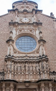 MONTSERRAT, İSPA - 28 Ekim 2024: Santa Maria de Montserrat Manastırı