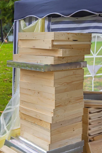 Stapel Nieuwe Bijenkorf Honing Houten Lijsten Imker Apparatuur — Stockfoto