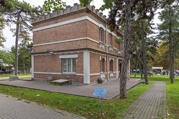 塞尔维亚贝尔格莱德 2022年10月1日 位于首都中心Tasmajdan公园的塞尔维亚地震学研究所大楼 — 图库照片