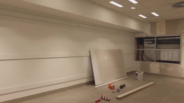 New Large Retail Store Space Finishing Renovation Works Pan — Stock Video