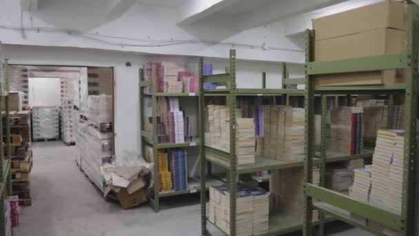 Médias Imprimés Livres Magazines Dans Casserole Stockage Entrepôt — Video