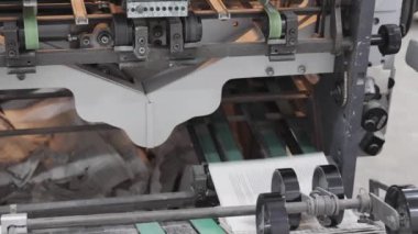 Katlanmış Kitaplı Taşıyıcı Kayışı Hızlı Üretim Makinesi Çıkış Sayfası