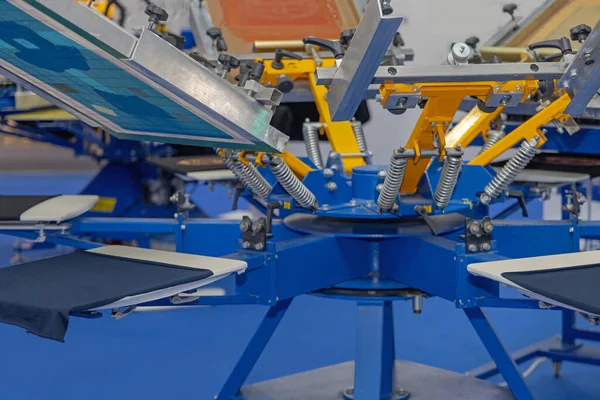 Automatisches Siebdruckmaschinenkarussell Der Druckerei — Stockfoto