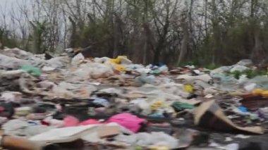 Yol Kenarı Çevre Kirliliği Sorunları Yasadışı Çöp Alanı 'ndan Geçerken