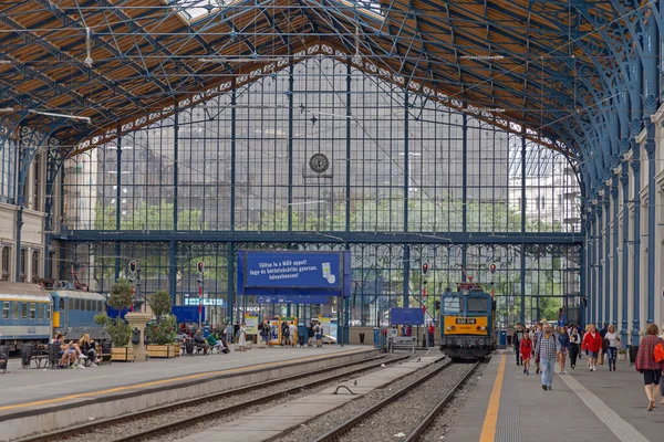 Boedapest Hongarije Juli 2022 Weinig Mensen Nyugati Treinstation Stad — Stockfoto