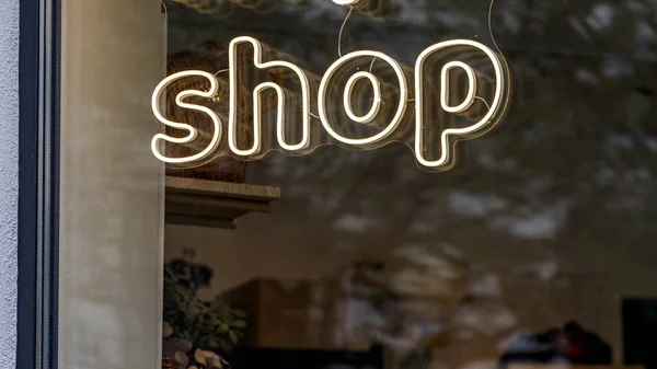 White Neon Sign Shop Okně Obchodu Průhledné — Stock fotografie
