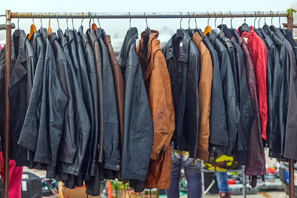 Klasický Styl Full Grain Leather Jackets Prodej Bleším Trhu — Stock fotografie