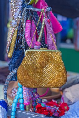 Kadınların Altın Debriyaj Çantası Parlak El Çantası Pilili Akşam Bavulları