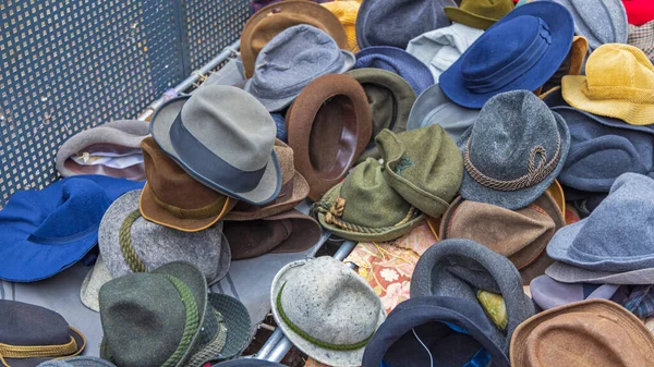 Geniş Erkek Yün Şapkalar Kış Modeli Son Sınıflar Tarzı Karışımı — Stok fotoğraf