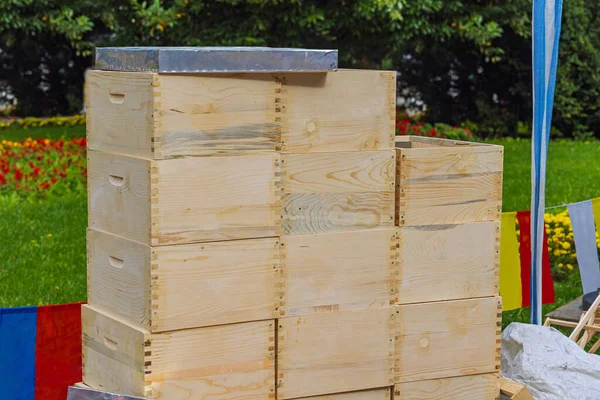 Stack New Wood Bee Hive Sprzęt Skrzynki — Zdjęcie stockowe