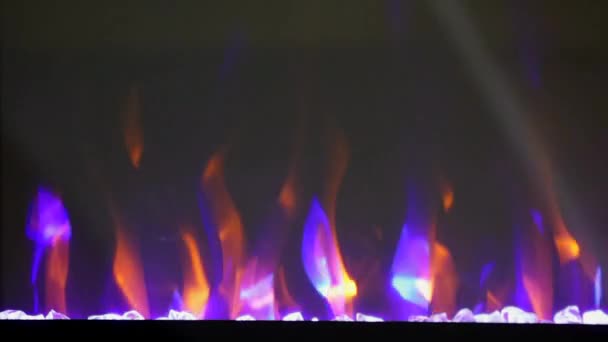 Μπλε Φλόγες Επιπτώσεις Πυρκαγιάς Στο Ενσωματωμένο Ηλεκτρικό Τζάκι Διακόσμηση — Αρχείο Βίντεο