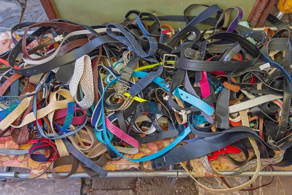 Gran Ramo Cinturones Usados Venta Flea Market —  Fotos de Stock