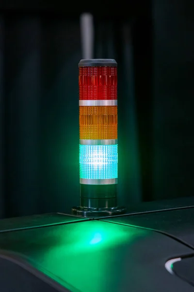 Εντάξει Στο Πράσινο Σήμα Stack Light Machine Παραγωγή Συνεχίζεται — Φωτογραφία Αρχείου