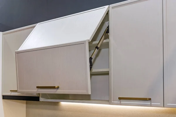 Elektrische Aangedreven Automatische Kabinet Deur Opener Moderne Keuken — Stockfoto