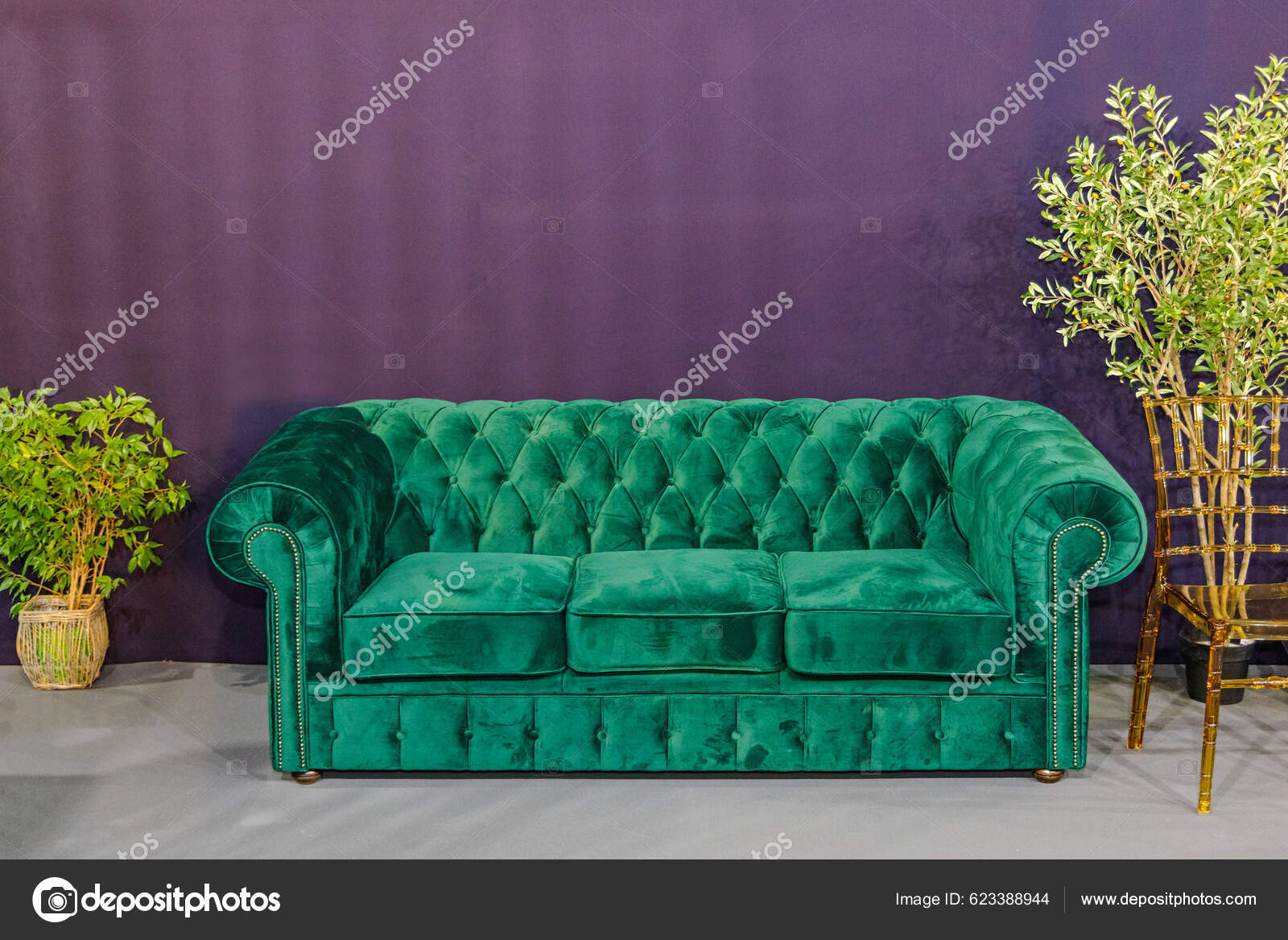 Sofá Felpa Verde Grande Sala Estar fotografía de stock © Baloncici