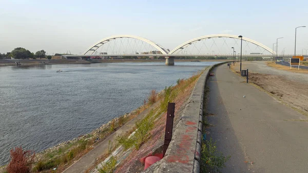 Novi Sad Serbia Agosto 2022 Puente Zezelj Sobre Danubio Novi —  Fotos de Stock