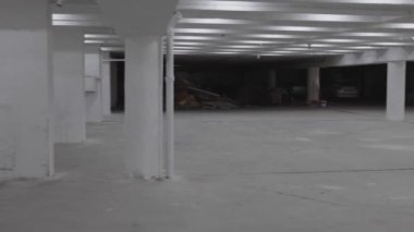 Büyük Boş Salon Fabrikası Yapısı Tavada Beyaz Işıklar