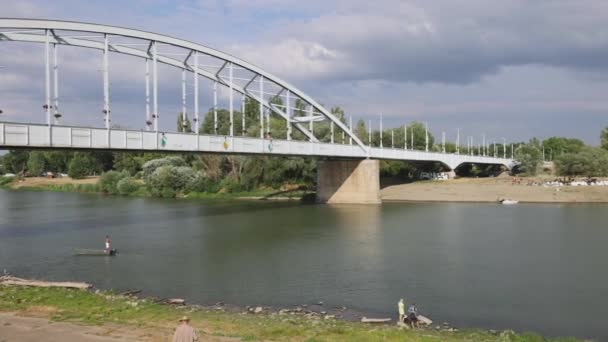 Szeged Magyarország 2022 Augusztus Belvarosi Híd Tisza Felett Forró Nyári — Stock videók