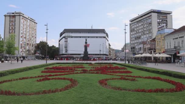 Nis Serbia August 2022 People Walking King Milan Square City — Video