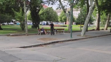 Szeged, Macaristan - 01 Ağustos 2022: Szechenyi Meydanı Şehir Parkı Yaz Günü Panorama.