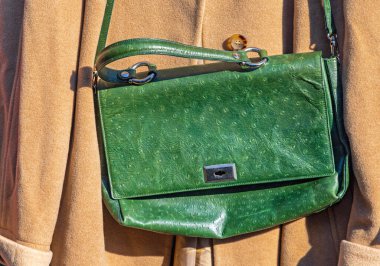 Bit pazarında Yeşil Devekuşu Deri Cüzdanı