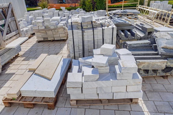 Blok Batu Marmer Putih Besar Blok Pallets Konstruksi Gudang Bahan — Stok Foto