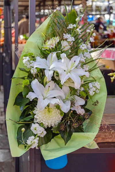 Čerstvé Bílé Lilie Květiny Svatební Kytice Dárek — Stock fotografie