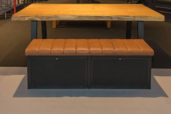 Prawdziwe Skórzane Ławki Siedzenia Black Box Przechowywanie — Zdjęcie stockowe