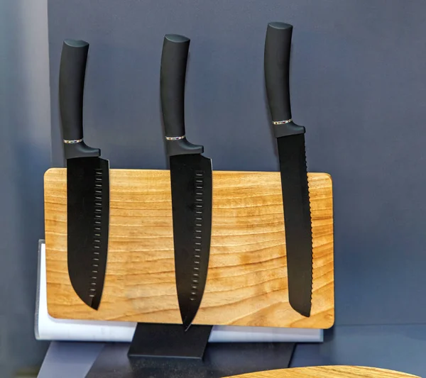 Magnetické Dřevo Deska Černé Nože Držák Moderní Kuchyně — Stock fotografie