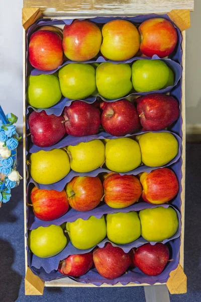 Diferentes Variedades Manzanas Colores Cajón — Foto de Stock